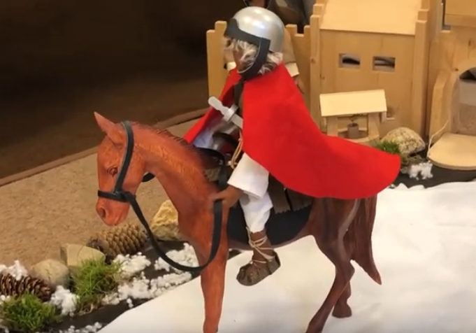 Szene aus der Martinslegende, gespielt in der Kita